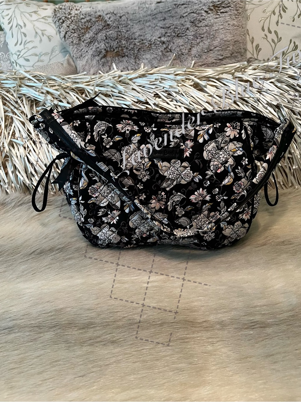 VERA BRADLEY Holland Garden 2019 Glenna Hobo Satchel Bag Black White Floral Blue